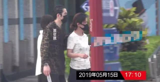 “雨神”萧敬腾间接承认，与大13岁经纪人恋情？