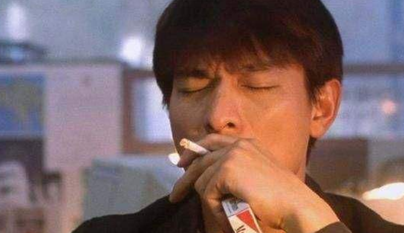 抽烟的感觉,刘德华抽烟的动作像极了烟民很久没抽烟后抽第一根的样子