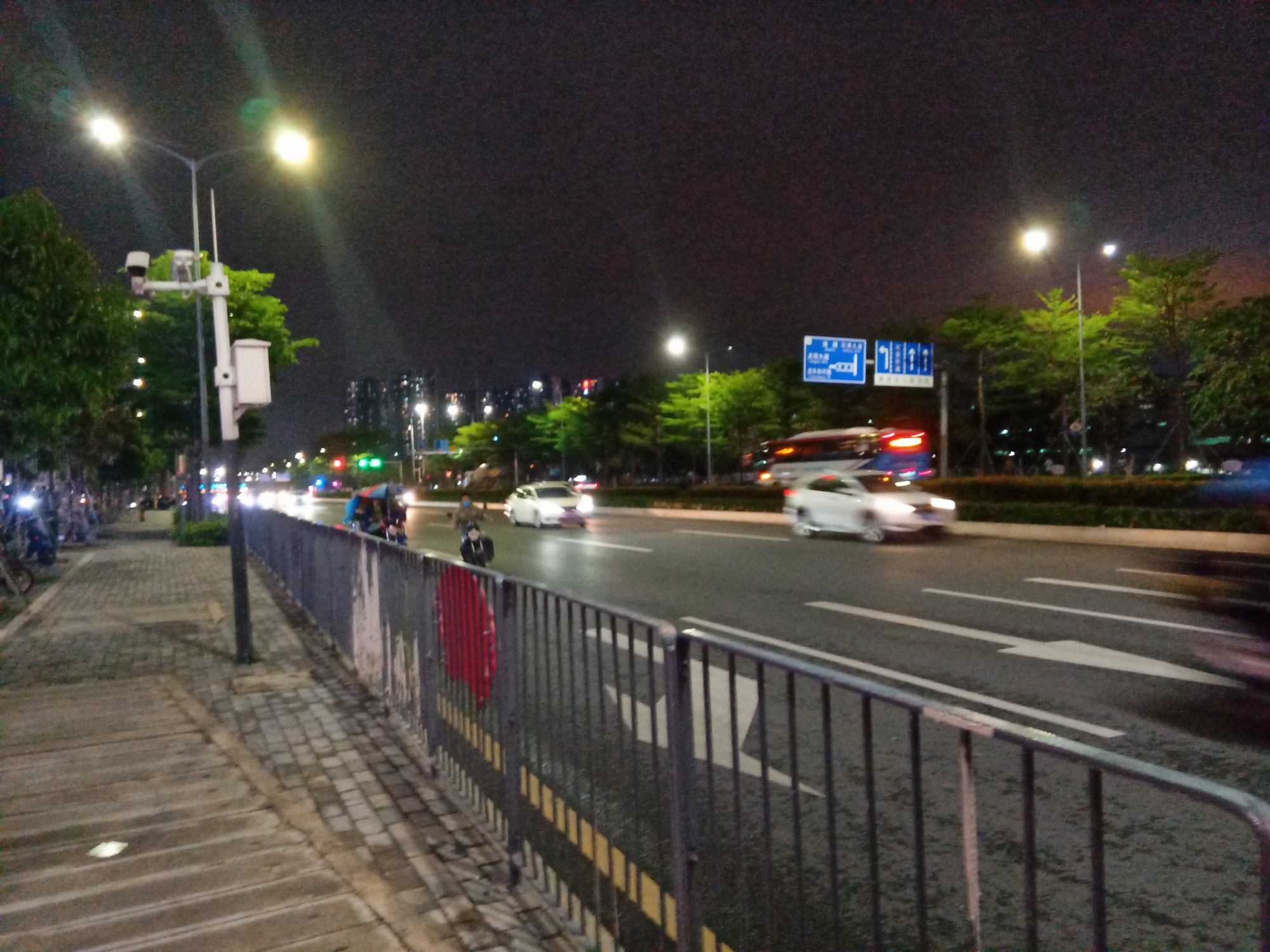 深圳龙华富士康附近街道美丽的夜景夜色下的街头风光