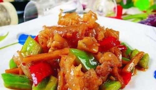 日食三餐:剁椒香菇蒸鸡肉,京酱肉丝,红烧大排,红烧蹄筋的做法