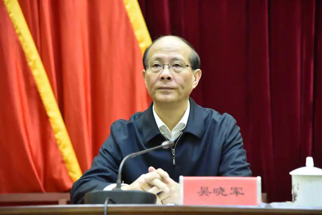 此前, 吴晓军任江西省委常委,副省长.