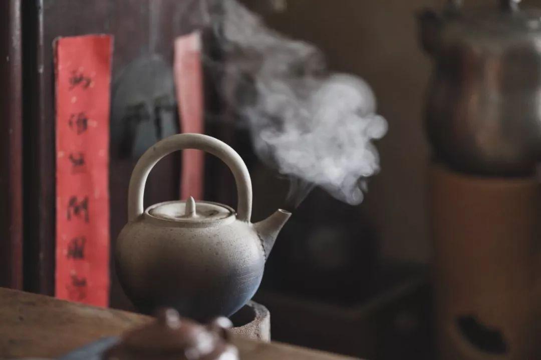 一炉茶烟,半日清闲