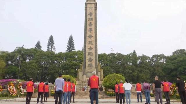 以文明祭扫的方式致敬英烈向晋江市革命烈士纪念碑敬献花圈代祭扫活动