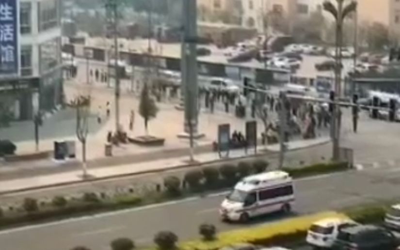 西昌泸山大火实时|西昌市民夹道抹泪相送牺牲人