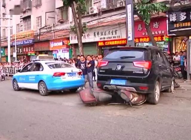 惨烈的交通事故现场