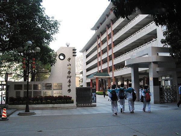 广州市第六中学近4年考上清华北大的学生中有11人均是珠中毕业生.