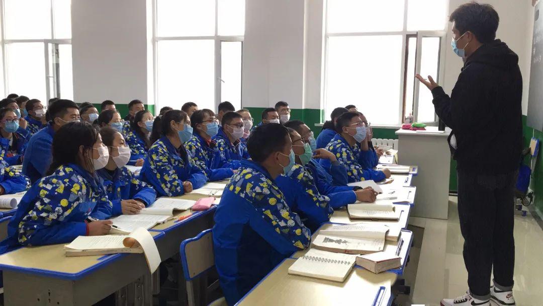 为了286名藏族考生沈阳翔宇中学7名教师奔赴青藏高原送课