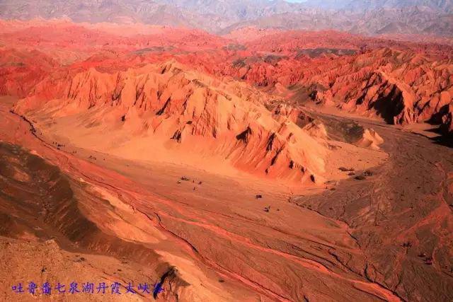 峡谷位于吐鲁番七泉湖镇西10多公里的东天山浅山地带