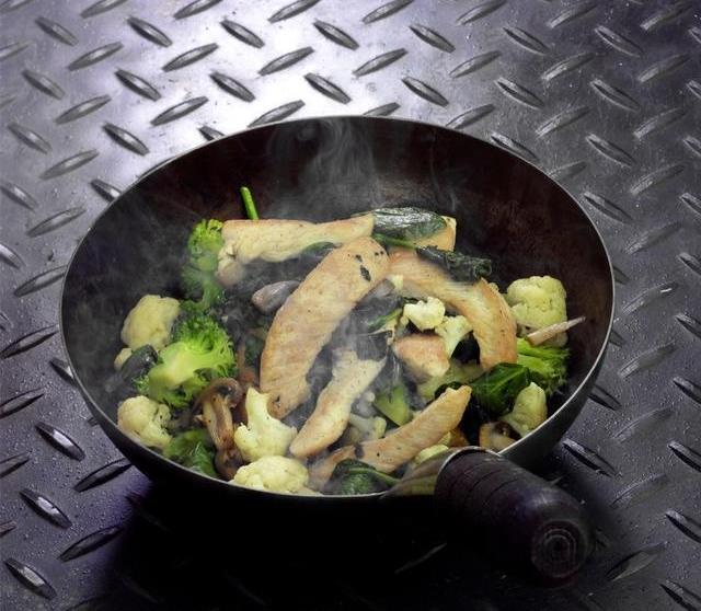 如何挑选一款好的铸铁锅 d46ebd875ff64405b846865a062afae2.jpeg