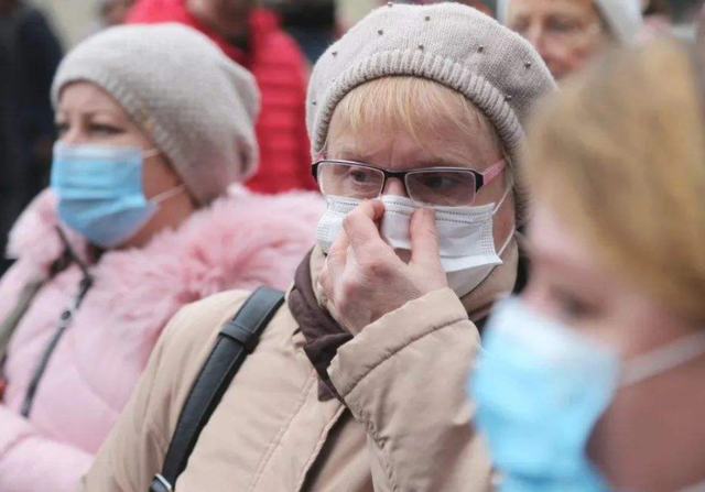 没收华人口罩_戴口罩的卡通图片