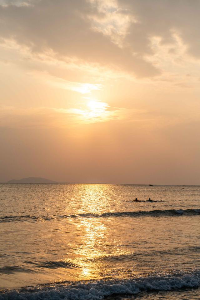 此免费海滩坐拥最美海景日落jcauy,夕阳的美能摄人心弦