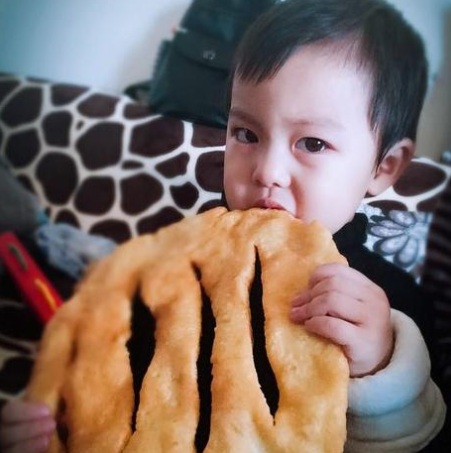 [孩子]容易伤脾胃、积食，还影响长个！奶奶带孩子：春天有4不吃