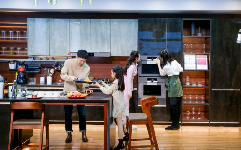 海尔智家APP上新“体验云众播”，为用户带来衣食住娱全场景解决方案-家电圈官网