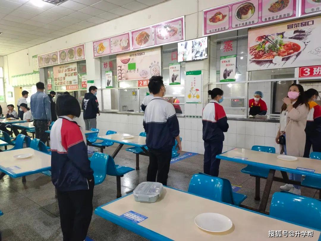 「进行了」直击现场！成都郫都区高三年级开学第一天