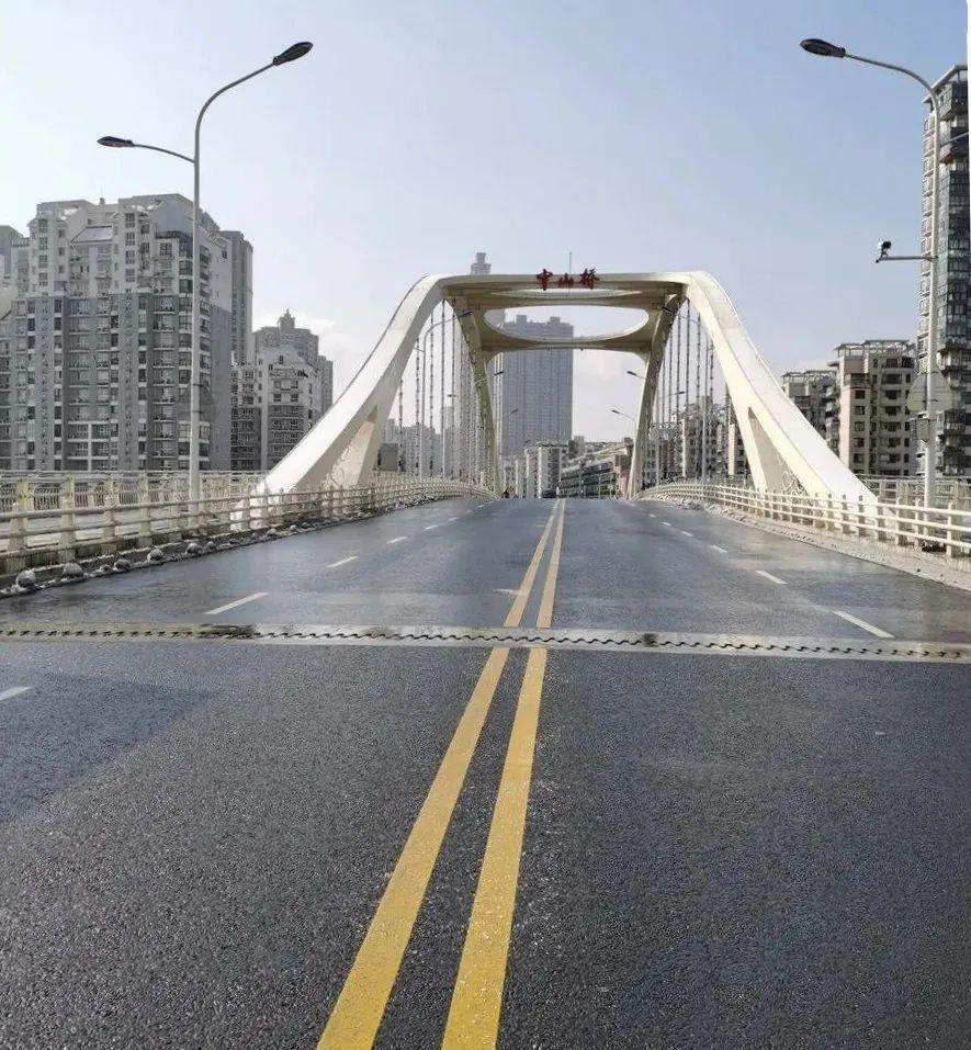 中山桥桥面4月3日起正式设置物理隔离护栏