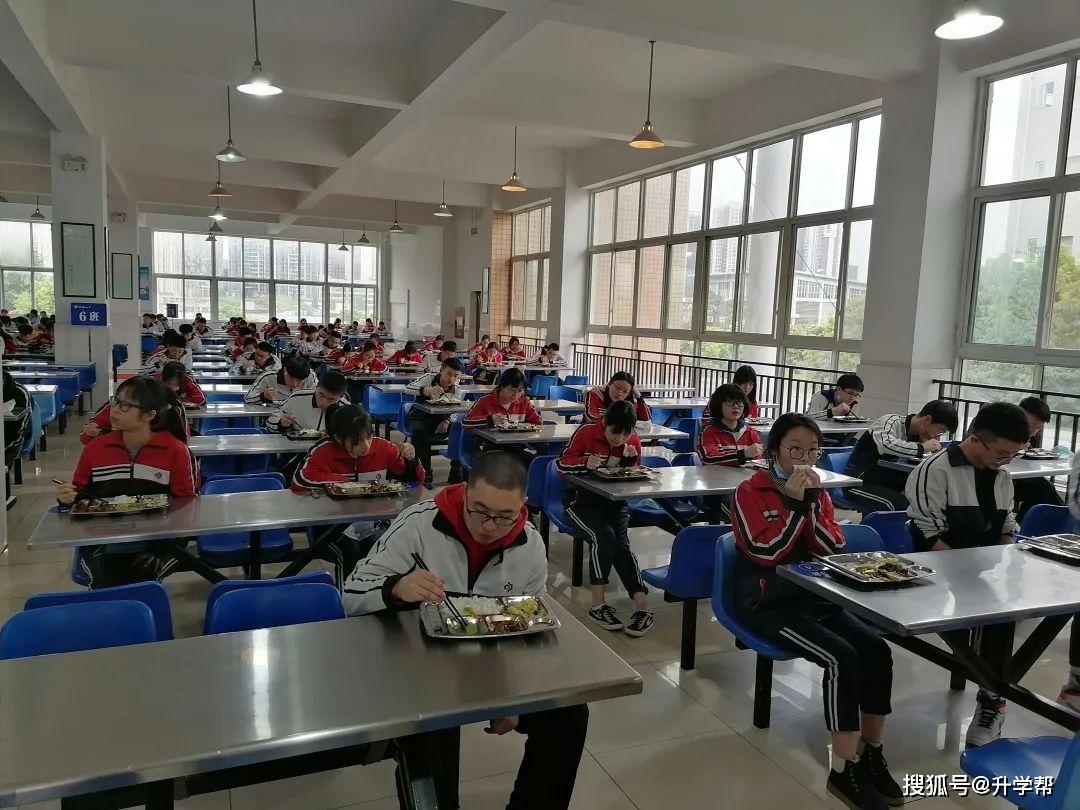 「进行了」直击现场！成都郫都区高三年级开学第一天