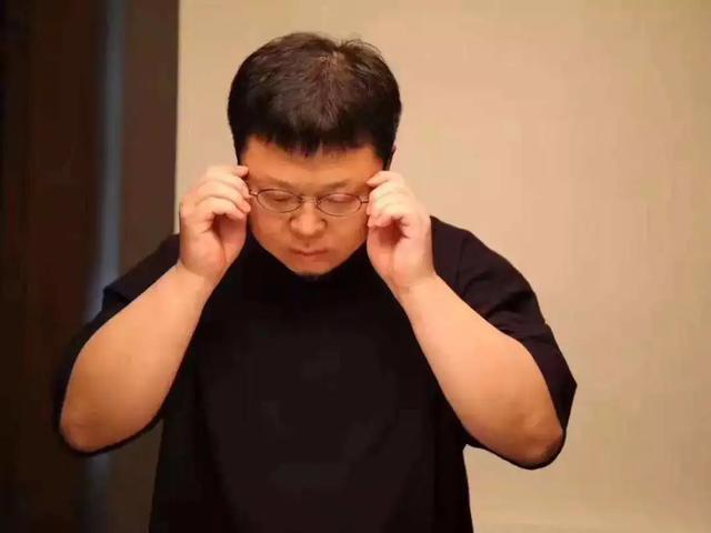 罗永浩，你直播带货时“强颜欢笑”的样子，真