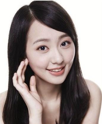 饰演上官怡。2015年和郑恺主演电影《奔跑吧有情人》饰演鹭鹭一角。孙耀琦