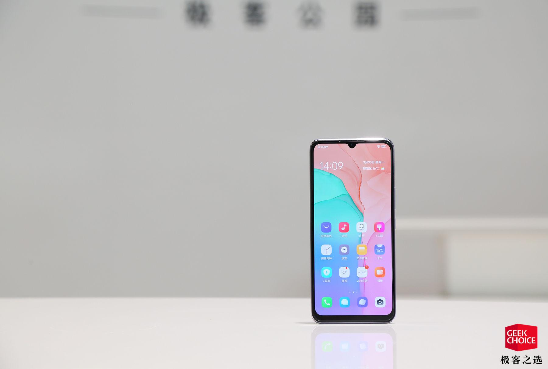 vivo S6 上手：重点强调自拍，但我更喜欢它的轻盈