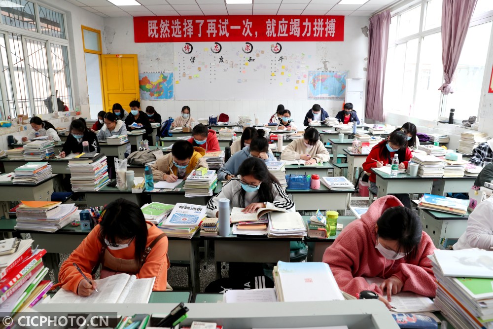 高三@四川广安：3.5万高三学生如期返校复课