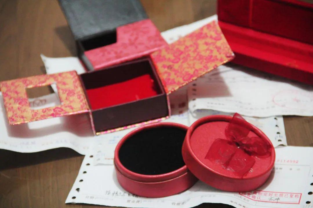 [夫妻]三岁女孩患上罕见病 90后夫妻两千块卖掉婚戒筹药费