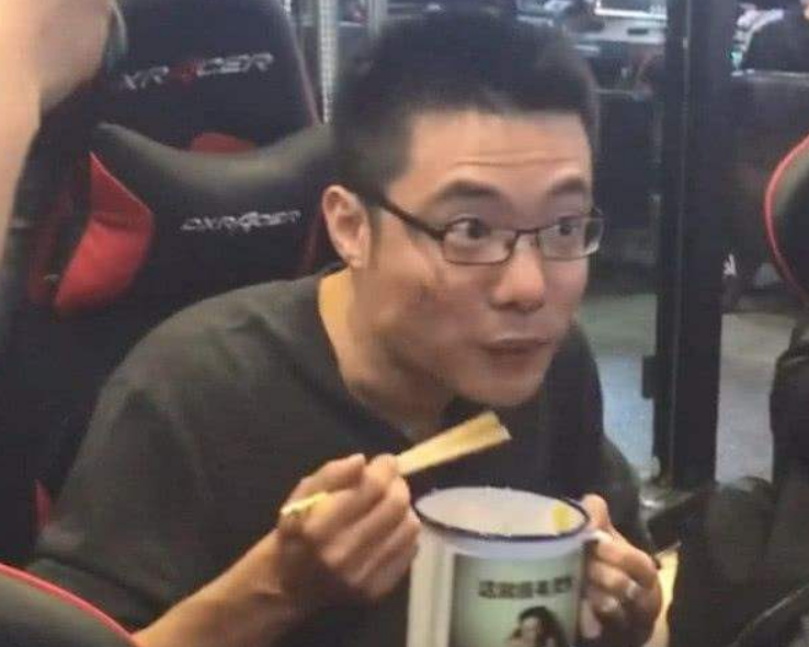 同样是吃饭,看到大司马与pdd的晚餐,难怪身材差这么多!_网友