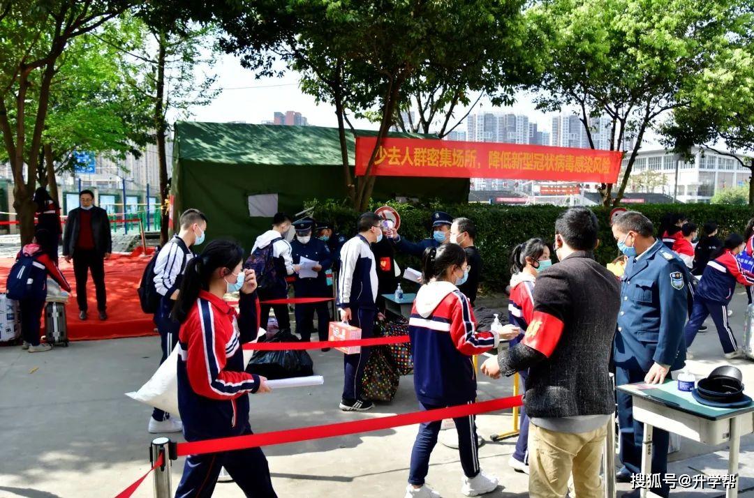 「进行了」直击现场！成都郫都区高三年级开学第一天