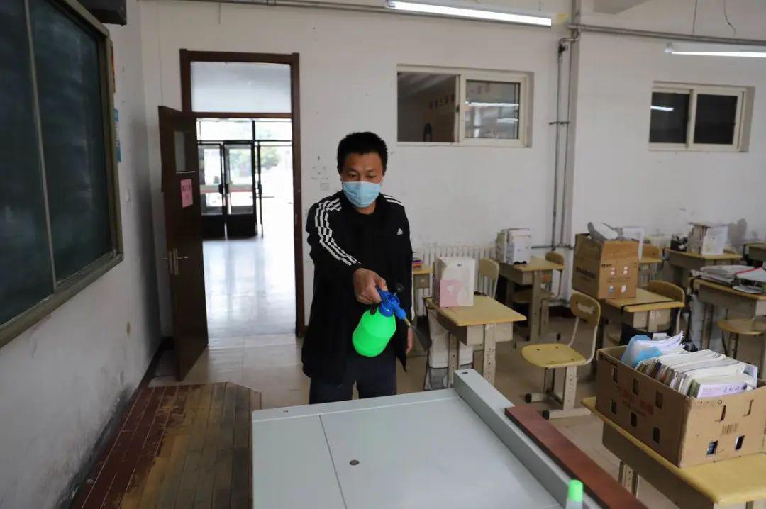 城阳一中举行2020年春季开学第二次场景模拟演练_宿舍