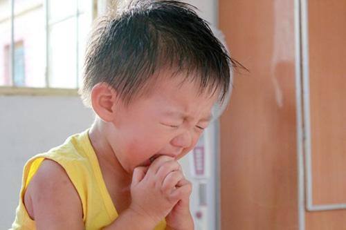 『孩子』可能是积食了！医生：这3种习惯，家长别当回事孩子睡觉蹬被子