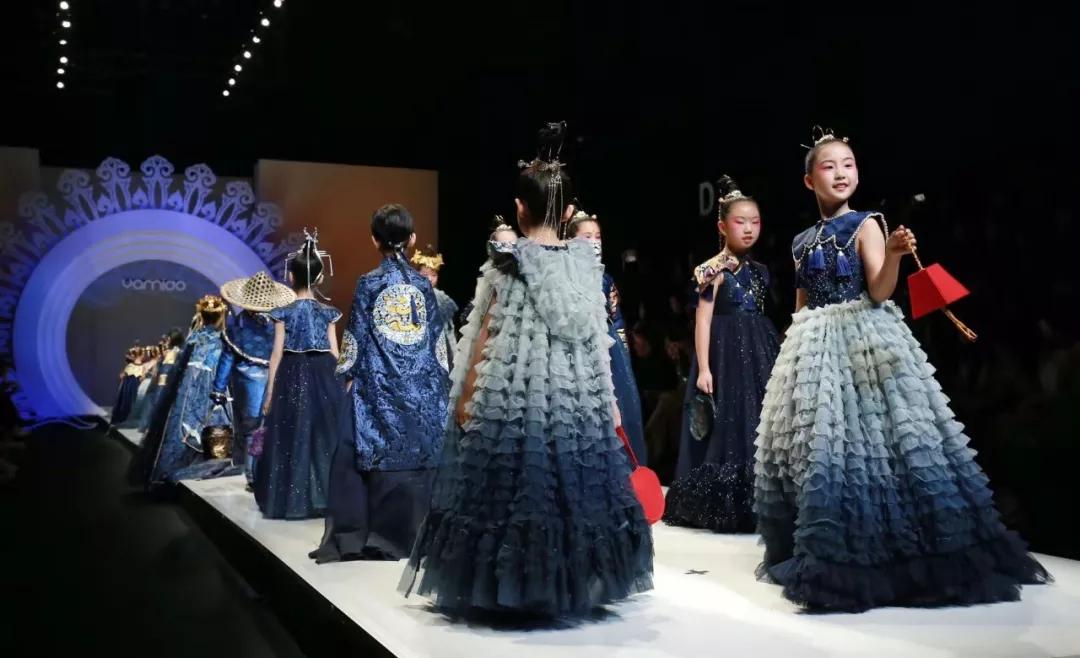 中国国际时装周完成高定系列发布 2018年01月参加国际儿童时装周完