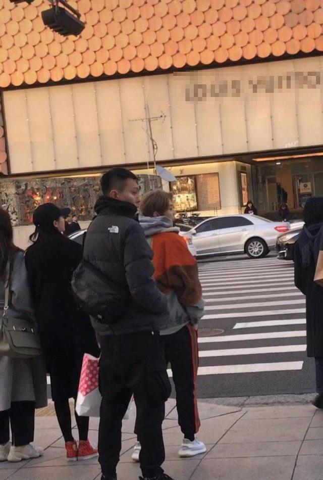 关晓彤愚人节不愚人而是“愚狗”，发布趣味视