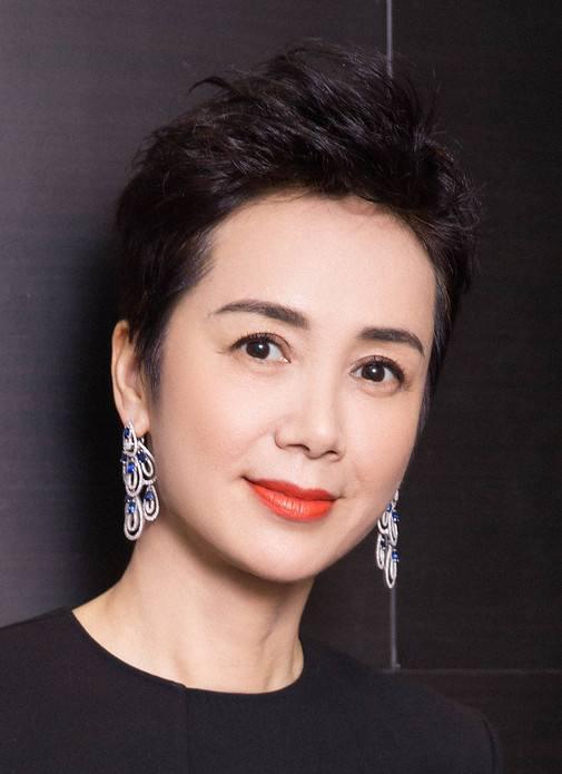50多岁的女明星萧蔷拥有马甲线还有一位曾和靳东谈过恋爱