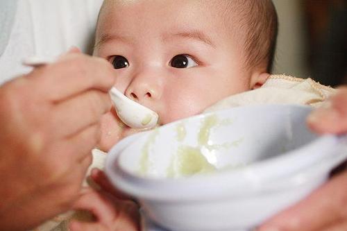[孩子]少给孩子吃5种水果，伤脾还上火，家长别不听儿科医生：4月起