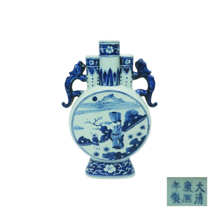 清乾隆 青花双耳抱月瓶 乾隆青花缠枝双耳抱月瓶- Collectors' Association (Singapore)