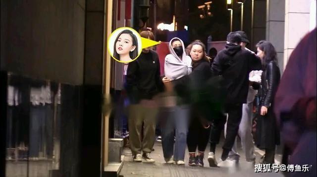宋祖儿深夜醉酒踹路人？疑因情路受阻发泄，双