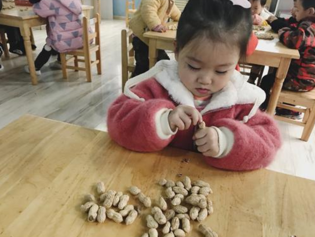 孩子：直接拉低身高！提醒：睡前不吃3物，娃能少生病孩子脾肺不好