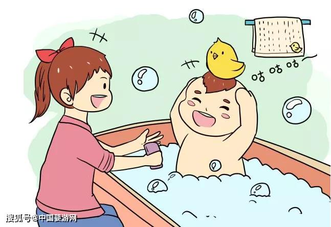 游泳馆：这样给孩子洗澡只是伤害婴儿游泳馆提醒您