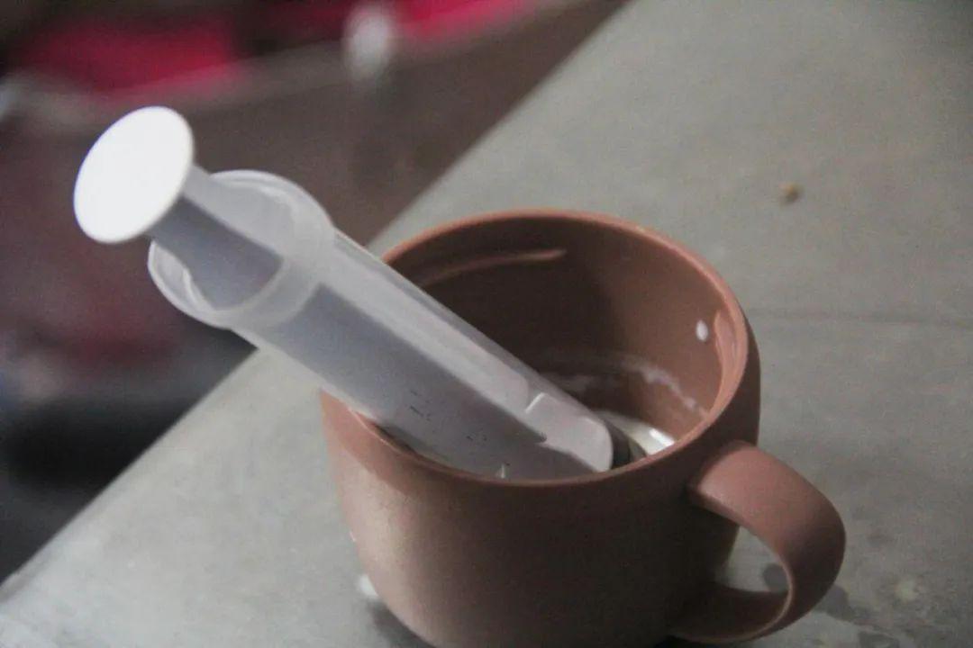 [夫妻]三岁女孩患上罕见病 90后夫妻两千块卖掉婚戒筹药费