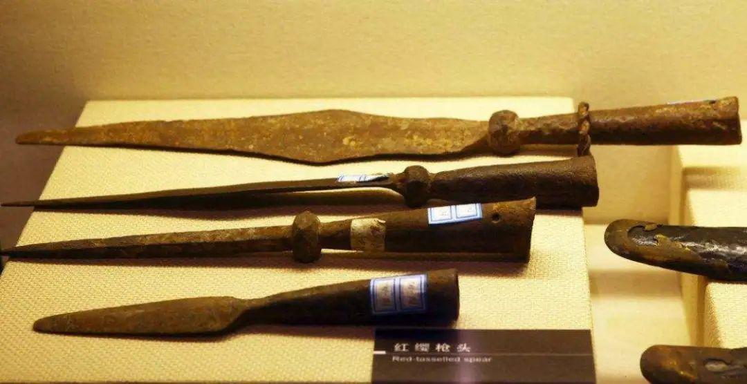 趙雲 覇王銃 槍 竜吟銃 冷兵器 手鍛造打 古兵器 武具 鑑賞用 装飾用 未開刃古代冷兵器趙雲槍紅纓槍龍泉市手工刀劍花紋鋼長槍槍頭戶外