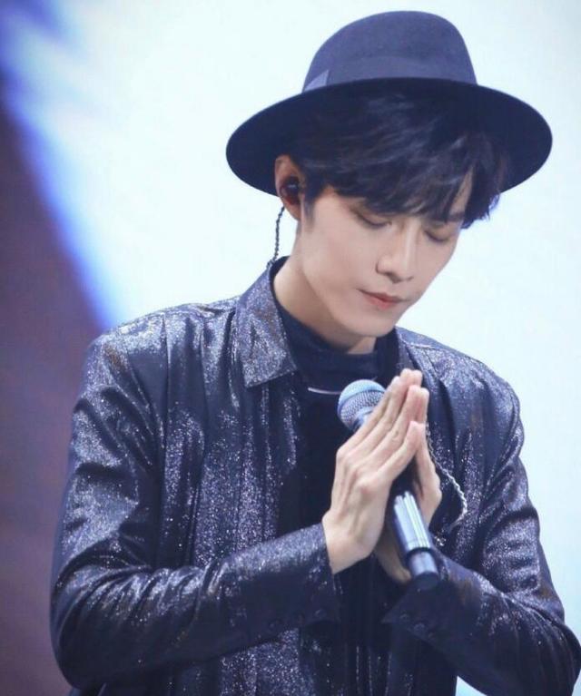 原创前有赵丽颖忙着告黑粉,后有杨幂忙着安利粉丝,肖战也该发声了
