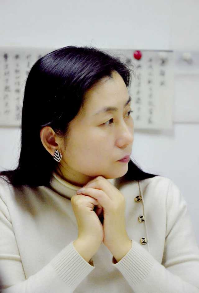 崔慧敏近照崔慧敏现为:河北省书法家协会会员邯郸市民革书画院副院长