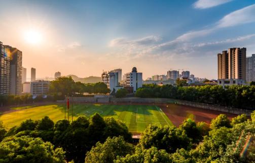 邵阳学院创建于1958年,由邵阳师范高等专科学校和