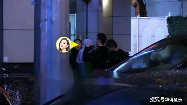 宋祖儿深夜醉酒踹路人？疑因情路受阻发泄，双