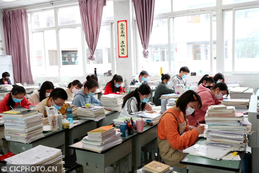 高三@四川广安：3.5万高三学生如期返校复课