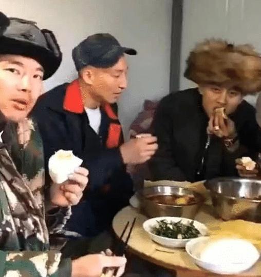 原创铁岭小辉上山记再添几位网红大咖,连麦刘大美,输了来铁皮屋过宿