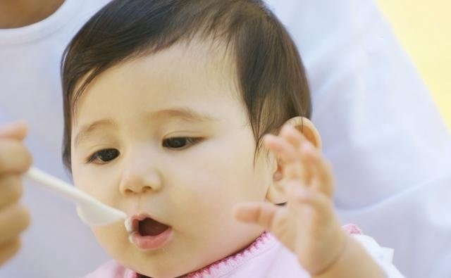 宝宝：牢记3原则，孩子辅食期生病少金牌月嫂：3种辅食不能给娃吃