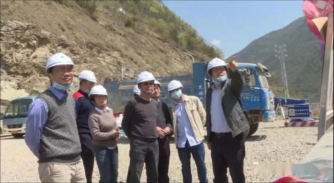 组一行深入到中路乡"维西鸿鹄兰业有限公司",托巴电站,康普乡伟宏公司