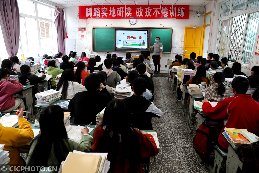 高三@四川广安：3.5万高三学生如期返校复课