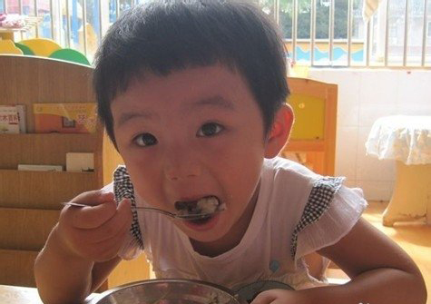 [孩子]少给孩子吃5种水果，伤脾还上火，家长别不听儿科医生：4月起