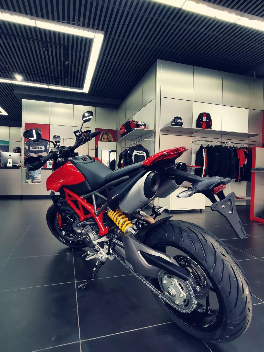 最精致的滑胎摩托车,杜卡迪hypermotard 950实车欣赏